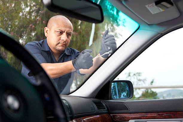 Auto Glass Repair West Hollywood CA - Expert Windshield Repair and Replacement Services with Hollywood Car Glass